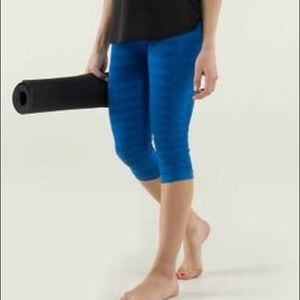 Lululemon In the Flow crop Bright Blue Stripe